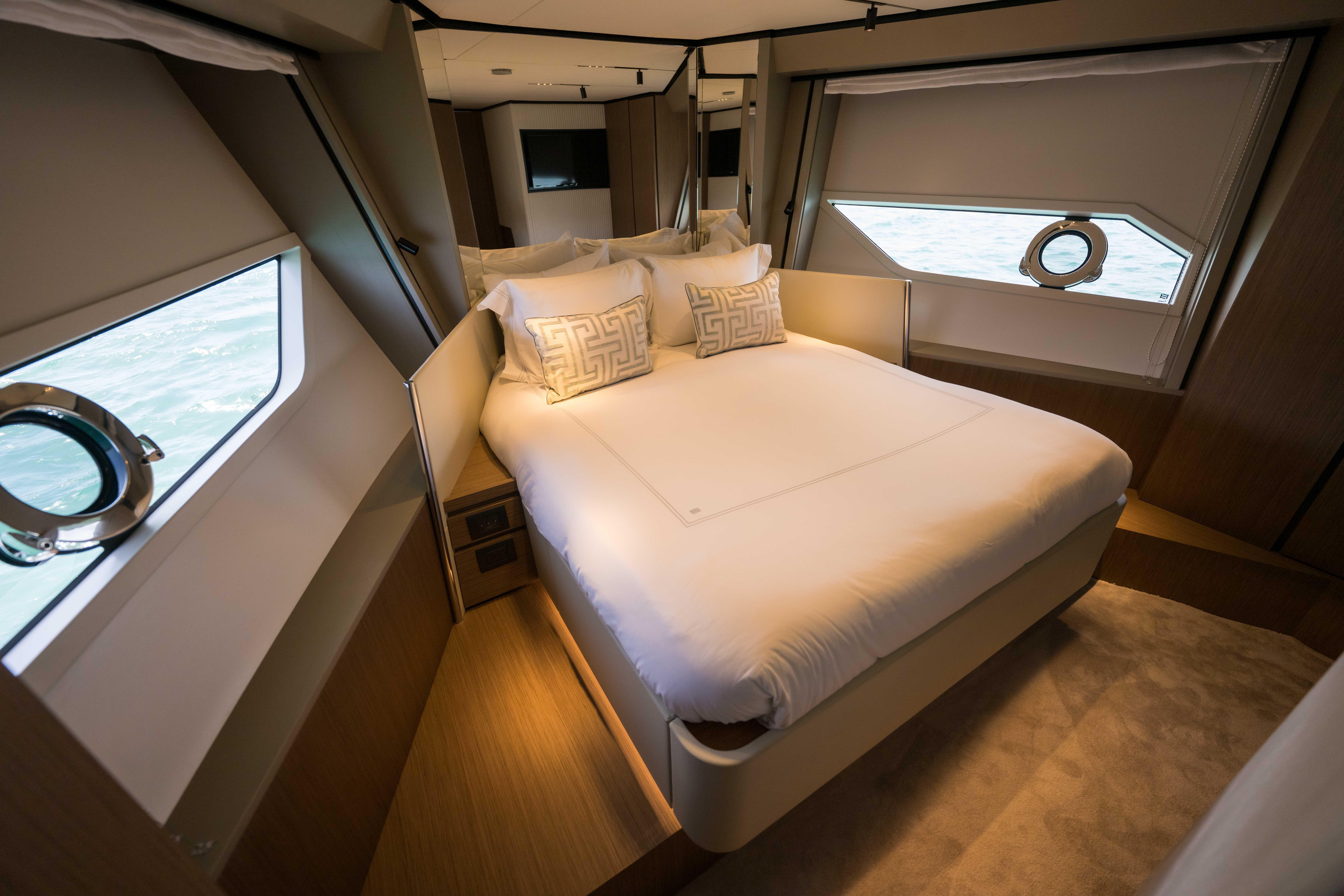 2023 FERRETTI YACHTS 720 